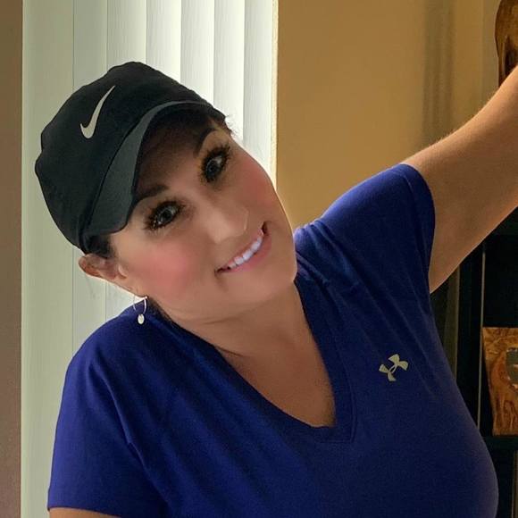 Profile Picture of Dannette Scott (@scott52007) on Poshmark