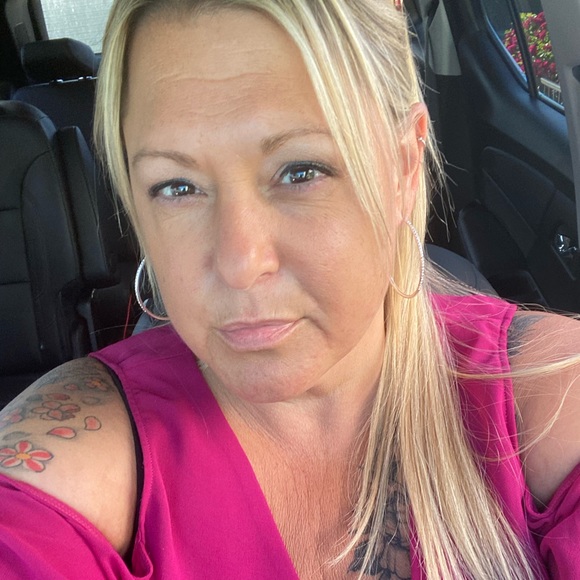 Profile Picture of Christina Berner (@christinaber952) on Poshmark