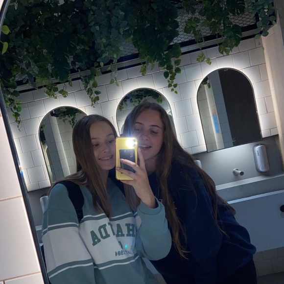 Profile Picture of Lexie Romeijn (@0lexie0) on Poshmark