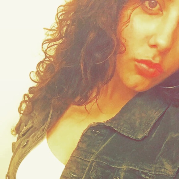 Profile Picture of Jullissa Tavarez (@jay22415) on Poshmark