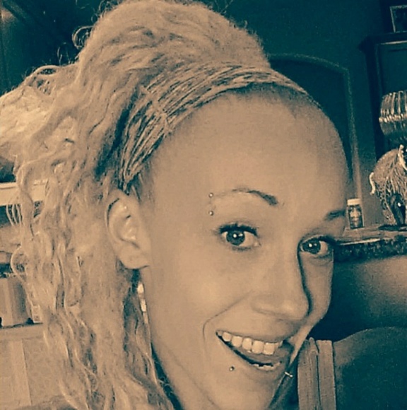 Profile Picture of Jessica Rivet (@rivetjessica004) on Poshmark