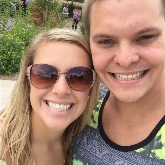 Profile Picture of Kelsey Mcknight (@sunnykels11) on Poshmark