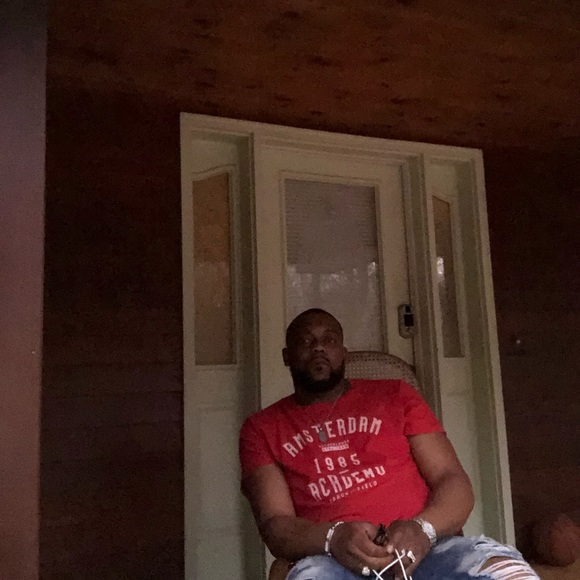 Profile Picture of Victor Tyler (@g_i_p_vito) on Poshmark