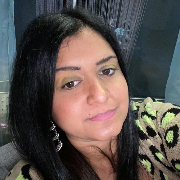 Profile Picture of Sandra Toves (@sandra_toves) on Poshmark