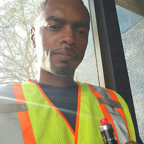 Profile Picture of Aaron Ellison (@aaron8429) on Poshmark