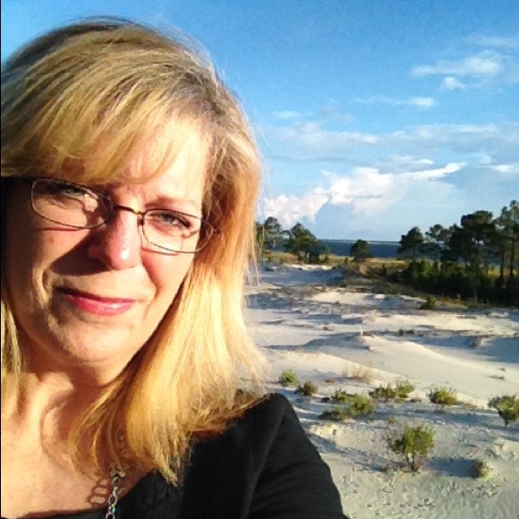 Profile Picture of Mariglen Ledger (@mgledger) on Poshmark