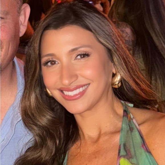 Profile Picture of Kate Brickman (@kateb440) on Poshmark
