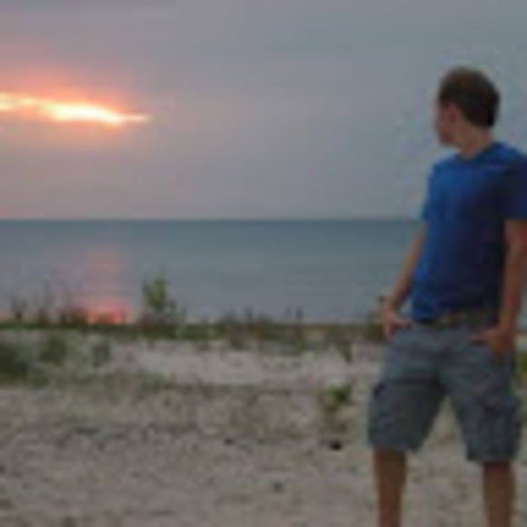 Profile Picture of Jeff Zinn (@jeffzinn85) on Poshmark