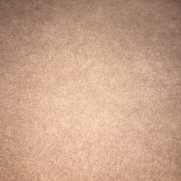 Profile Picture of Rebecca Schneckenburger (@rschneck) on Poshmark