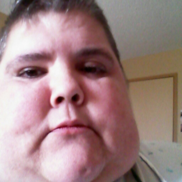 Profile Picture of Robin Kemp (@robinkemp) on Poshmark
