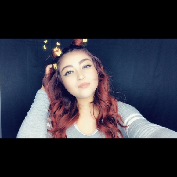 Profile Picture of Rosa Gonzalez (@rosegold1018) on Poshmark