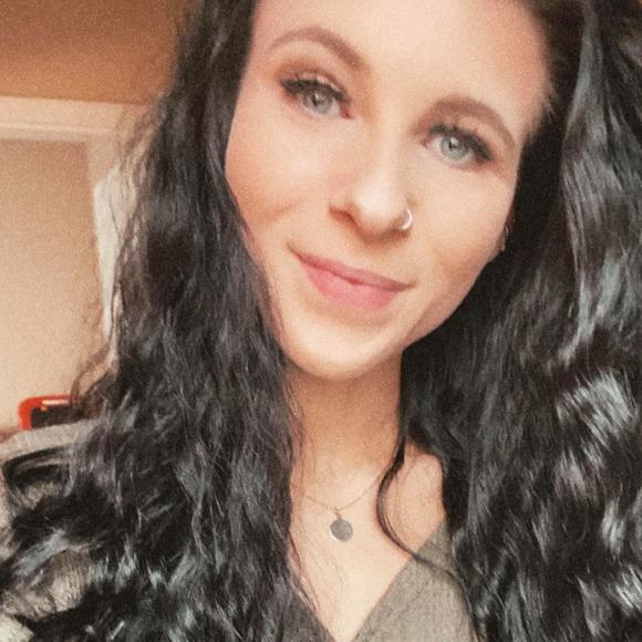 Profile Picture of Tamara Ogle (@tamaranicole19) on Poshmark