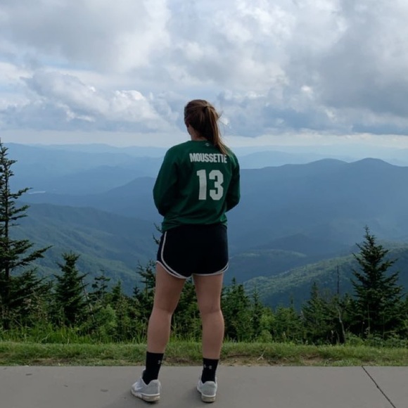 Profile Picture of Gracie Moussette (@gmoussette) on Poshmark