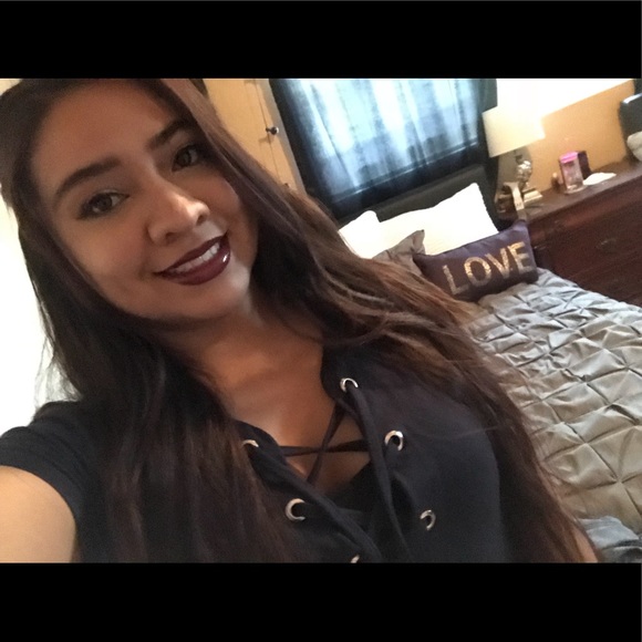 Profile Picture of Vanessa Rosas (@nessuhhbaby24) on Poshmark