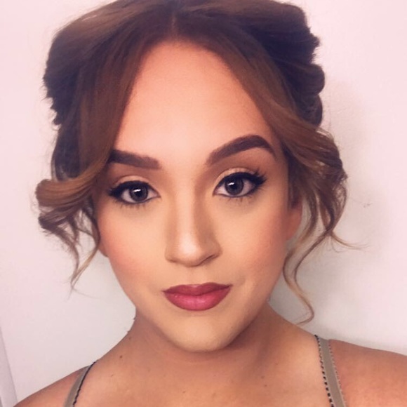 Profile Picture of Cassaded Quihuiz (@cassyq94) on Poshmark