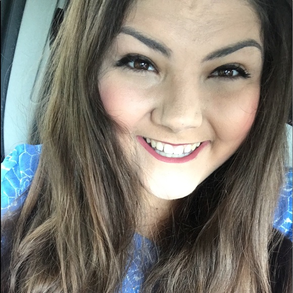 Profile Picture of Kayle Olzer (@kayleolzer) on Poshmark