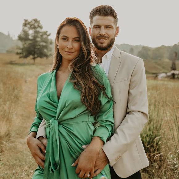 Profile Picture of Alexa Esposito (@popsbyalexa) on Poshmark