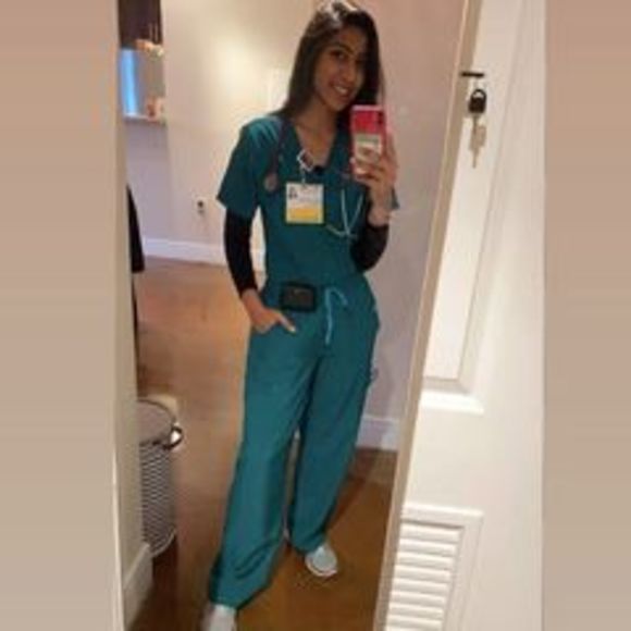 Profile Picture of Ritika Gadodia (@ritikagadodia) on Poshmark