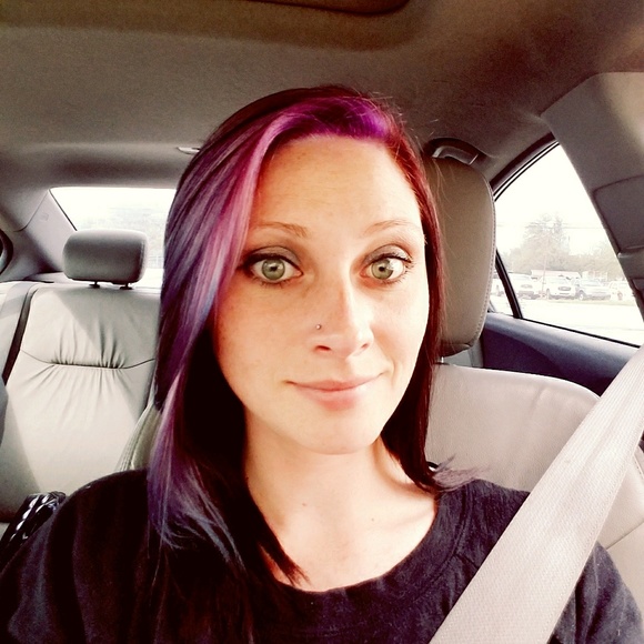 Profile Picture of Jessica Quignon (@jessi34617) on Poshmark