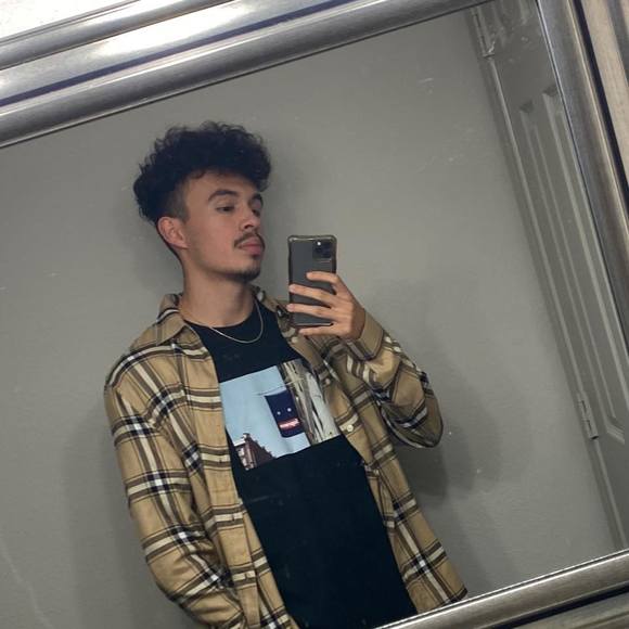 Profile Picture of Angel Barron (@dtxbarron) on Poshmark