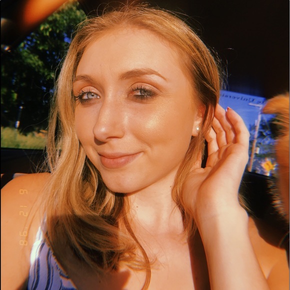 Profile Picture of Haley Mathis (@hjmathis) on Poshmark