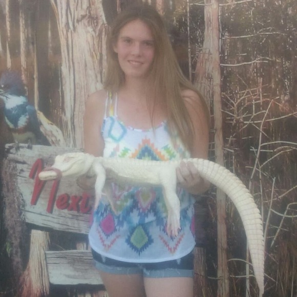 Profile Picture of Cassie Beverlin (@cbeverlin) on Poshmark