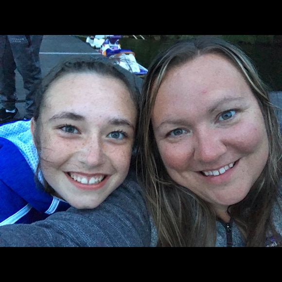 Profile Picture of Lyndsey Jungquist (@l_jungquist) on Poshmark