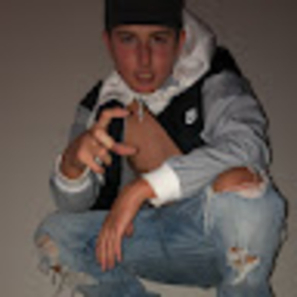 Profile Picture of Derek Campbell (@djcampbell527) on Poshmark