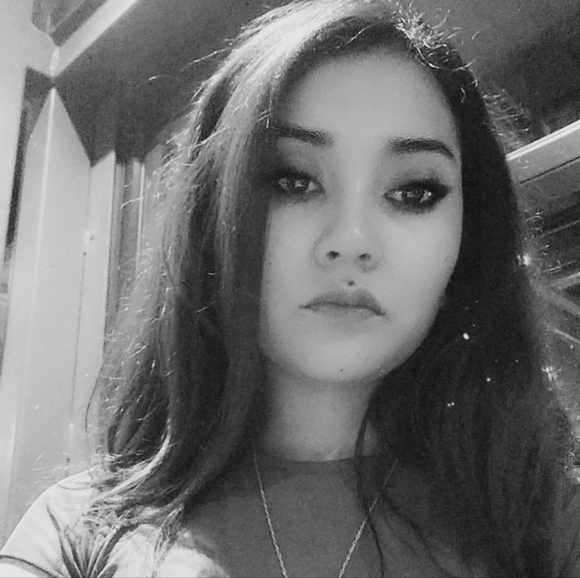 Profile Picture of Iris Crash (@iriscrash) on Poshmark