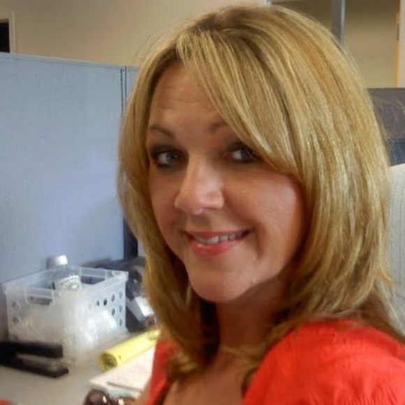 Profile Picture of Kimberly Slaton (@kimberlyslaton) on Poshmark