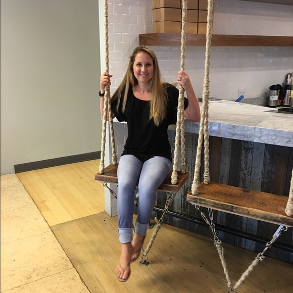 Profile Picture of Whitney Mcconchie (@wmcconchie) on Poshmark