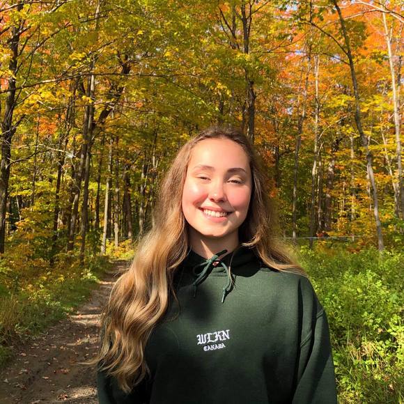 Profile Picture of Noémie Cantin (@ncantin36) on Poshmark