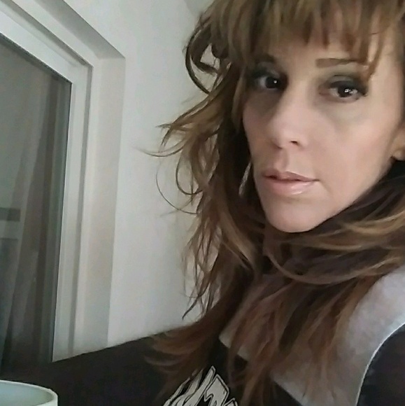 Profile Picture of Stacie Patton (@stacielynne86) on Poshmark