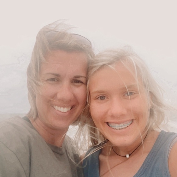 Olivia Surrette - Poshmark Profile Picture of Olivia Surrette (@olivia_surrette) on Poshmark