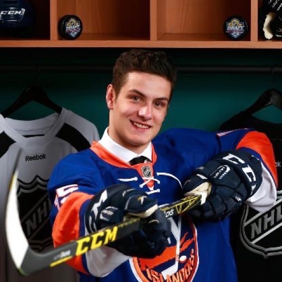 Profile Picture of Hailey Matthews (@haileymatthewss) on Poshmark