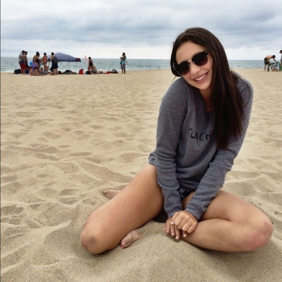 Profile Picture of Sydney Brecher (@sydneyjb) on Poshmark