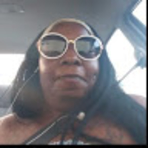 Profile Picture of Pamela Rogers (@rodgersp77) on Poshmark