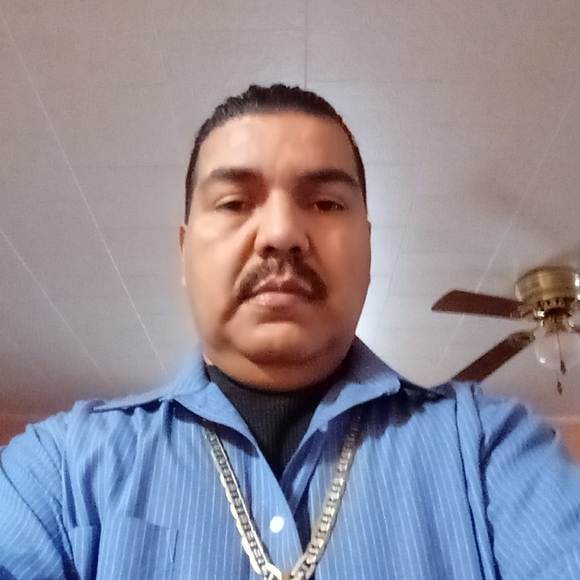 Profile Picture of Cesar Hernandez (@01decenbr) on Poshmark