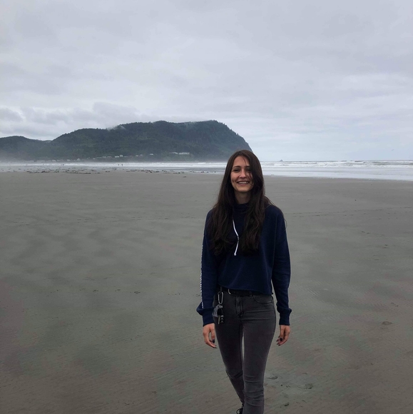 Profile Picture of Kelsey Flanders (@kelseyflanders) on Poshmark