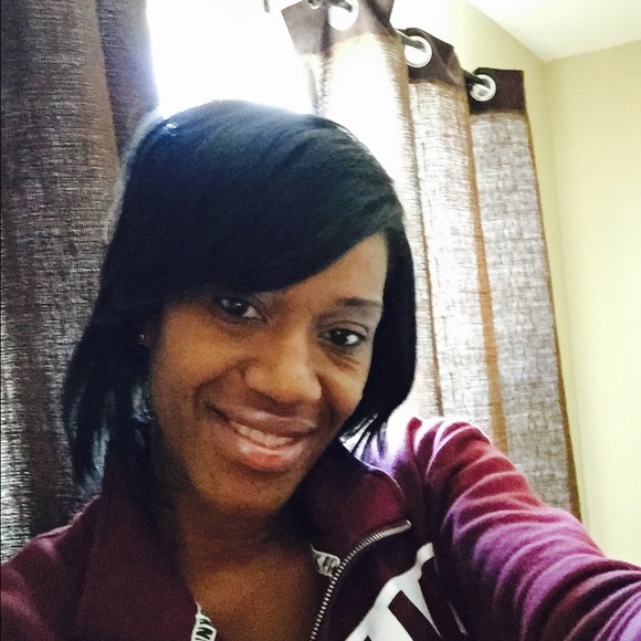 Profile Picture of Audrey Thomas (@eelram) on Poshmark