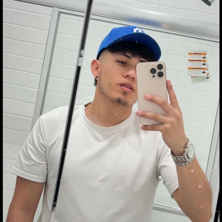 Profile Picture of Alexander🐼🇨🇴 (@alex_herreno) on Tiktok