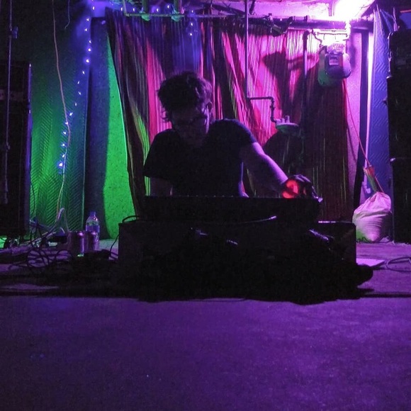 Profile Picture of Josh Olson (@jolson666) on Poshmark