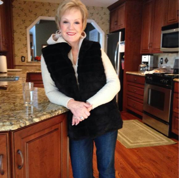 Profile Picture of Jayne Slomovitz (@jaysuz89) on Poshmark