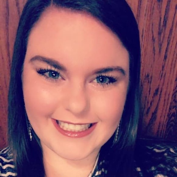 Profile Picture of Lauren Fallucco (@lfallucco) on Poshmark