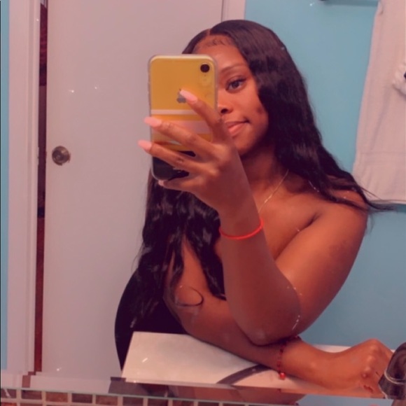 Profile Picture of Leah Downs (@khirob2020) on Poshmark