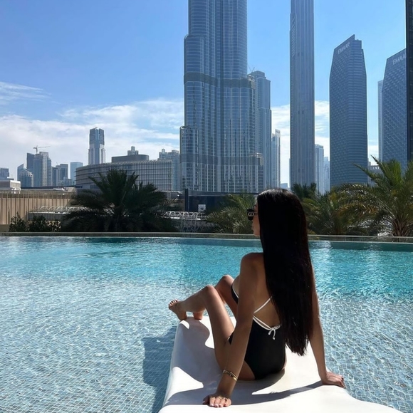 Profile Picture of Julia Larosa (@julia_larosa) on Poshmark