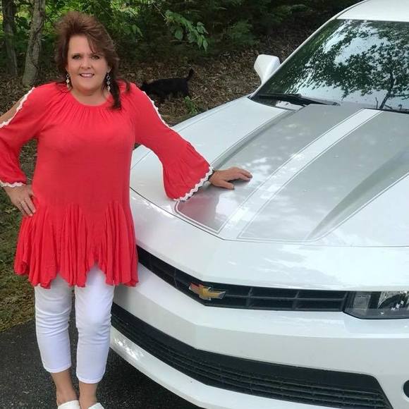Profile Picture of Tina Epps (@eppstina680) on Poshmark