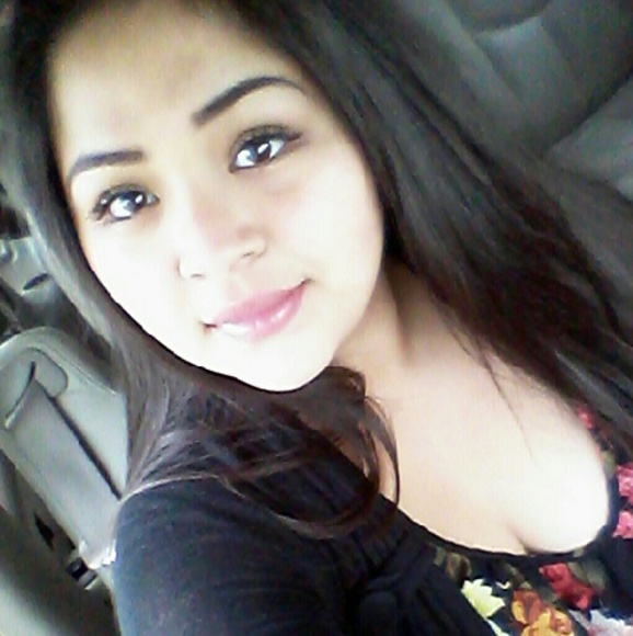 Profile Picture of Rosa Gonzalez (@gonza5215) on Poshmark