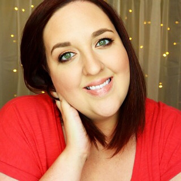 Profile Picture of Joeleene Gilbert (@joeleene_) on Poshmark