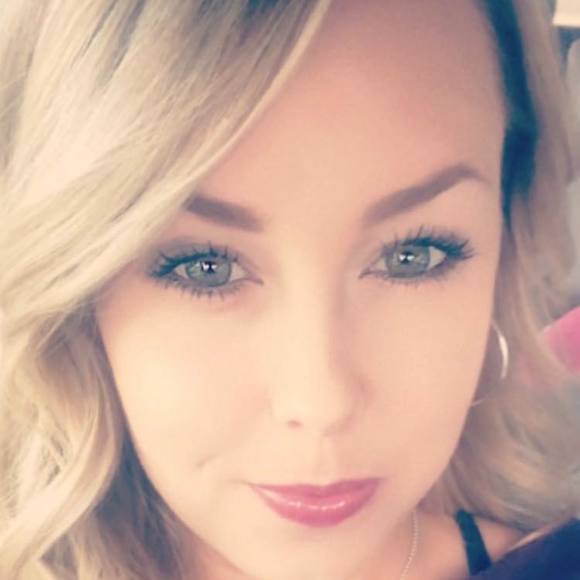 Profile Picture of Danielle Barron (@daniellebarr314) on Poshmark